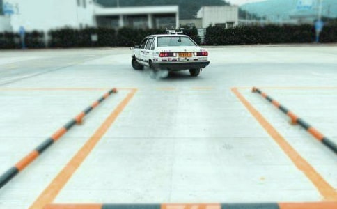 {УӋ(j)